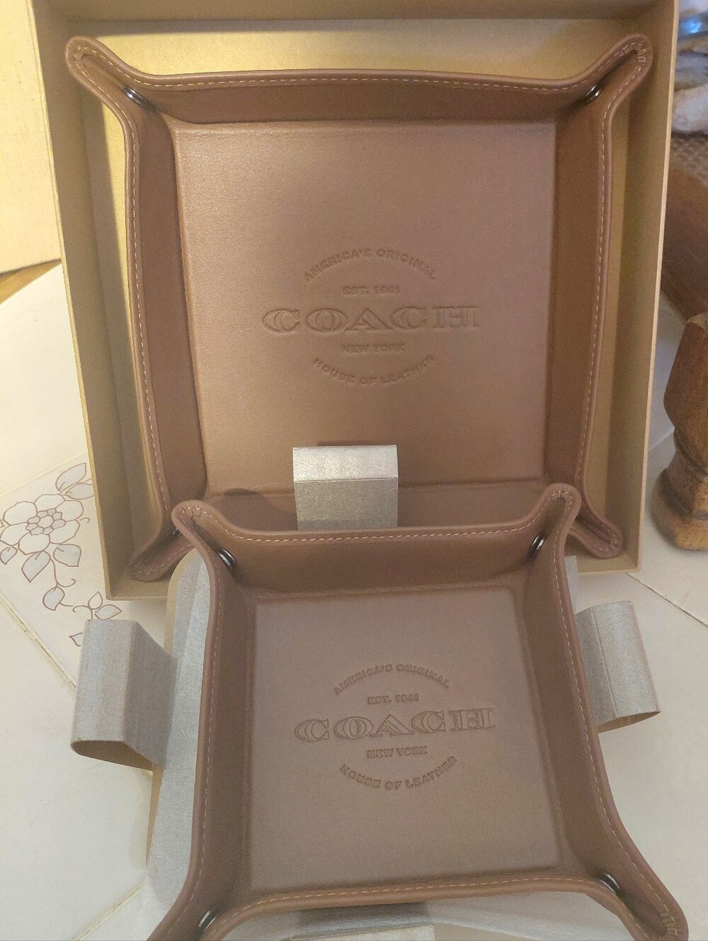 COACH  Vanity/Valet Trays 2 piece set NIB Tan Leather Giftable